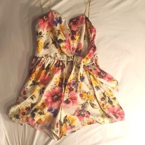 Cute Tie-Waist Floral Romper (Size Small)